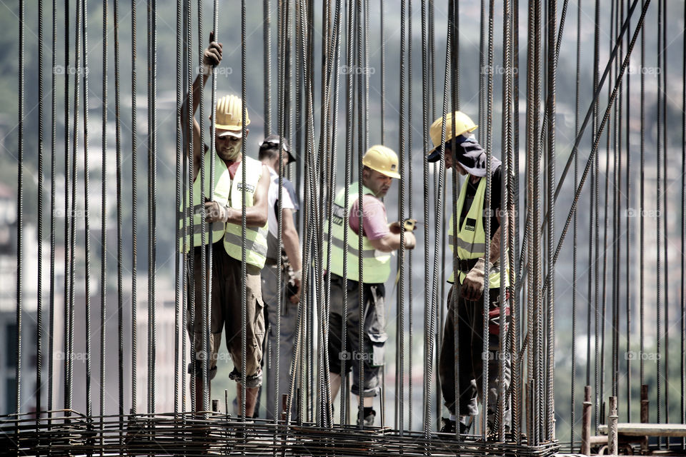 construction engineers . building a skyscraper 