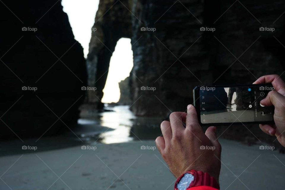 Rock#beach#cell-phone#photographer