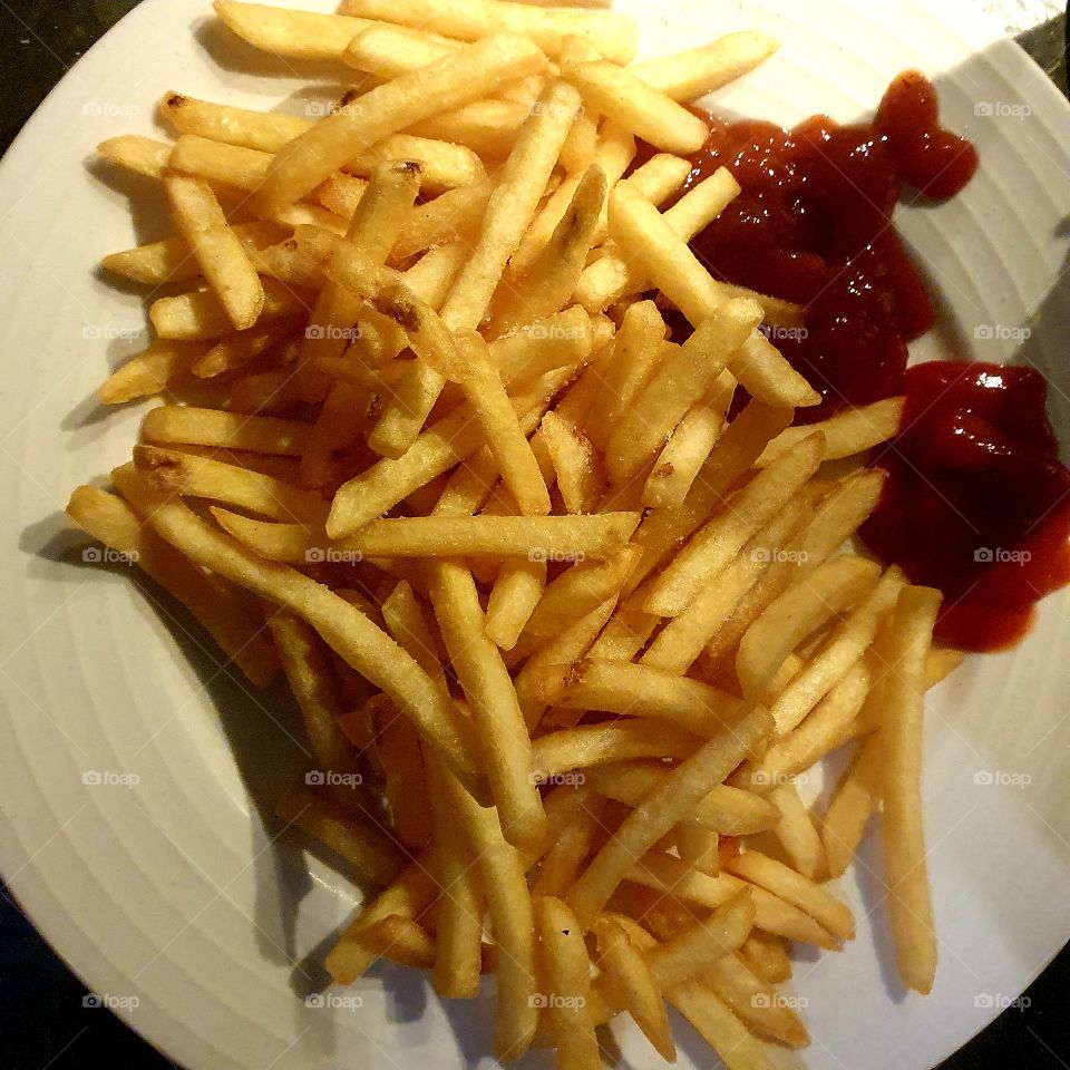 Nice big full plate with fries. Curry and ketchup.