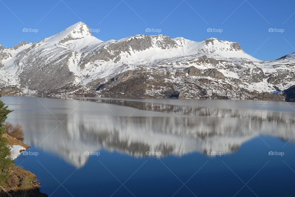 Beautiful background Pico Yordas from the Riaño reservoir