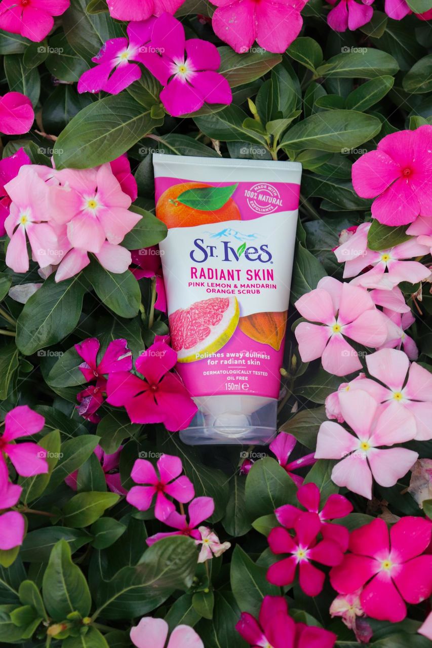 St.ives- radiant skin,  pink lemon and mandarine orange scrub