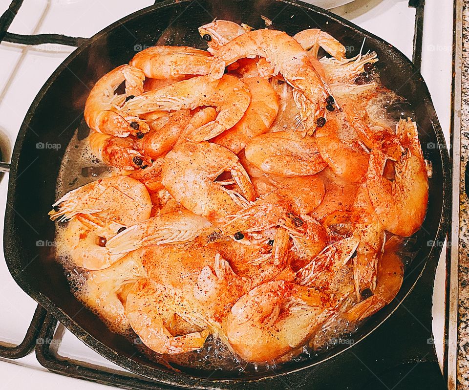 Cooking sea food shrimps