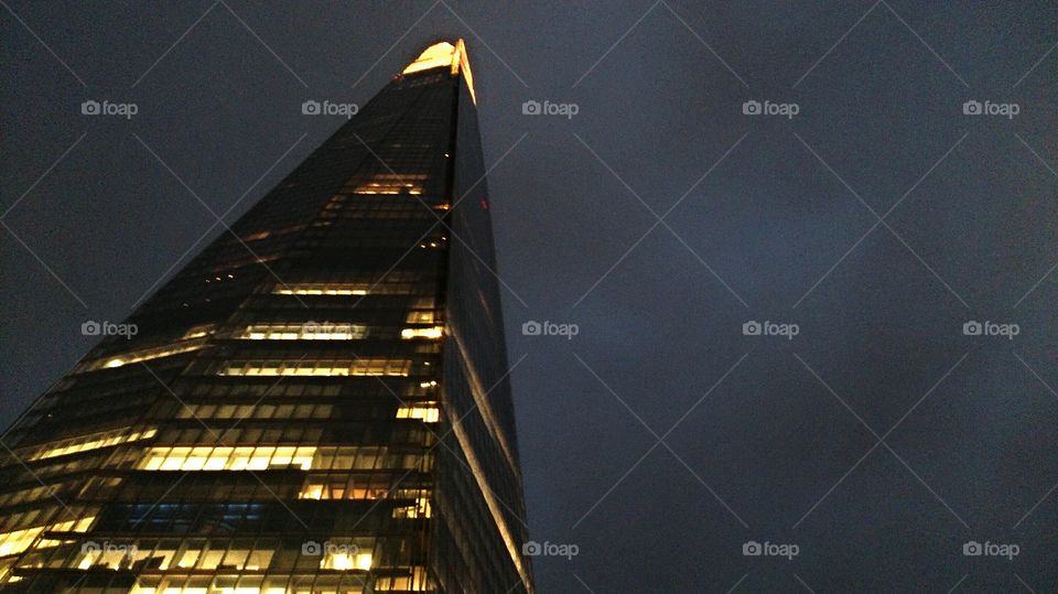Shard in the nightsky. Emblematic London building piercing the nightsky