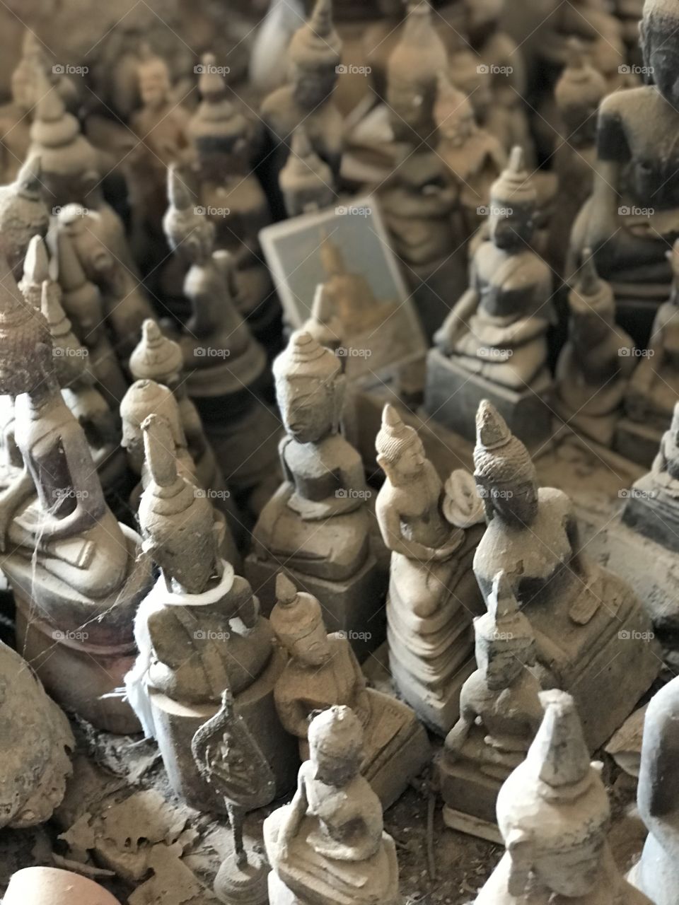 Buddhist ancient figurine at Ou Cave