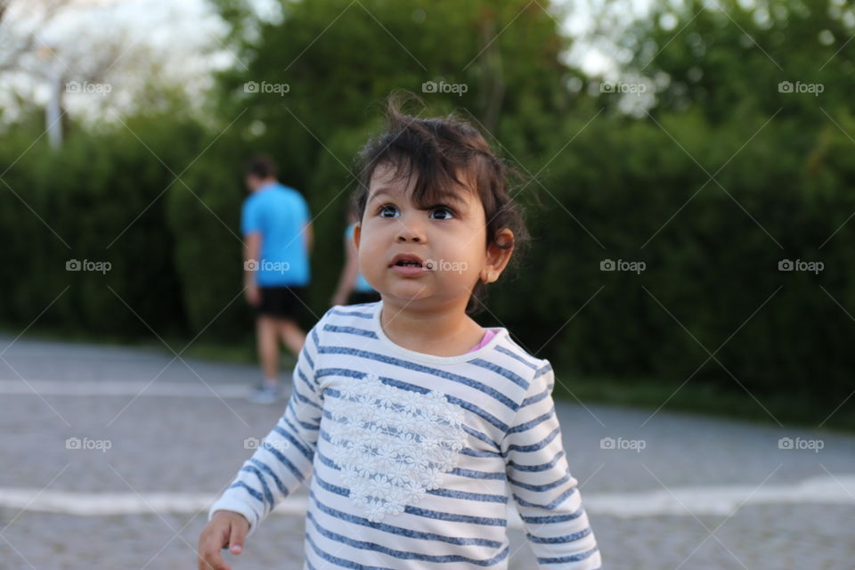 Children outdoor looking at the sky 