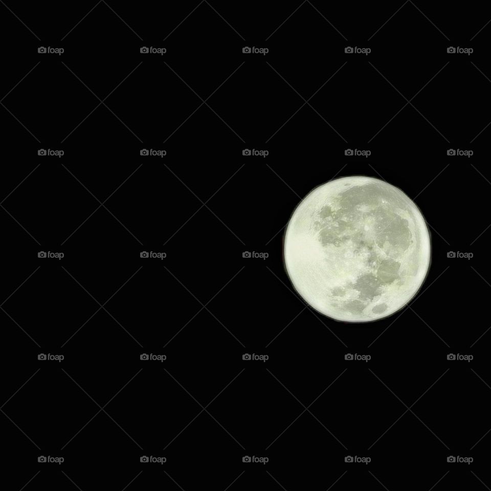 Full moon. Night. Macro shooting from mobile phone Huawei mate 20 pro.