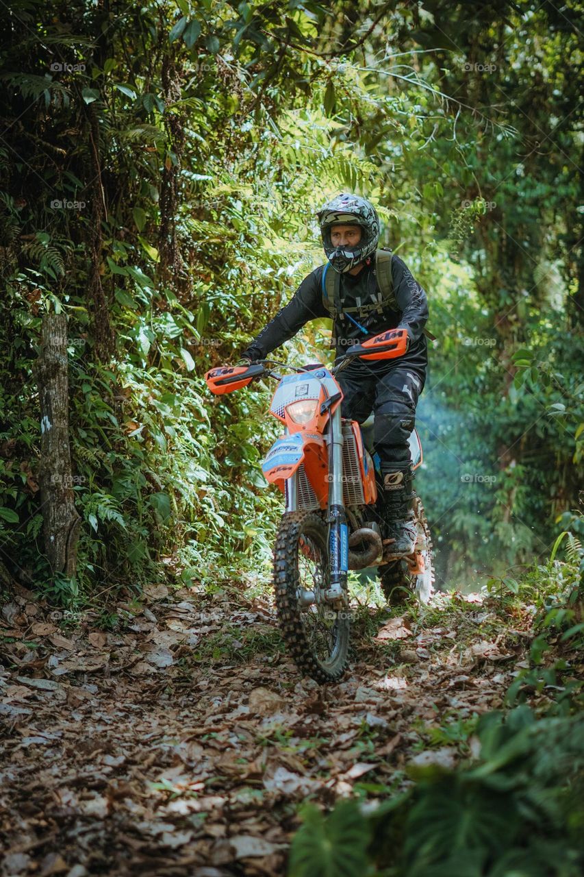 Motorcyclist in the middle of a competition in the middle of the mountain