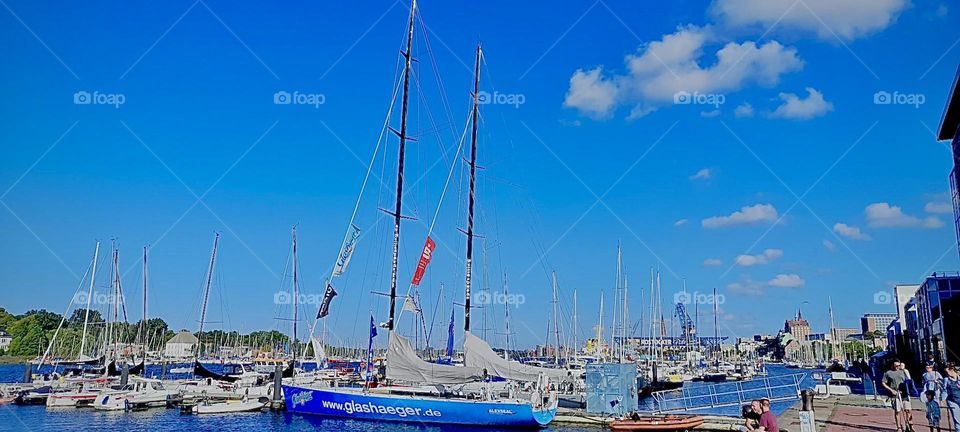 Ships & boats can be seen everywhere by the water and the city of „Rostock“ & the „Baltic Sea“. It is not only idyllic & picturesque around here, it also feels refreshingly breezy even during the height of summer in August 2022. Hypnotic Productions