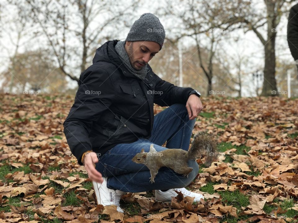 Una ardilla con ganas de hacer nuevos amigos 🐿