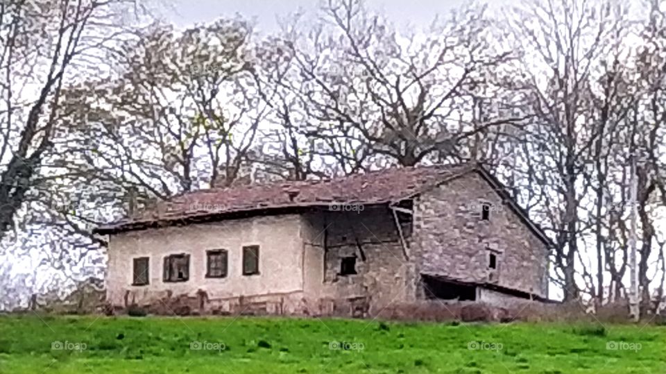 Caserío por el campo