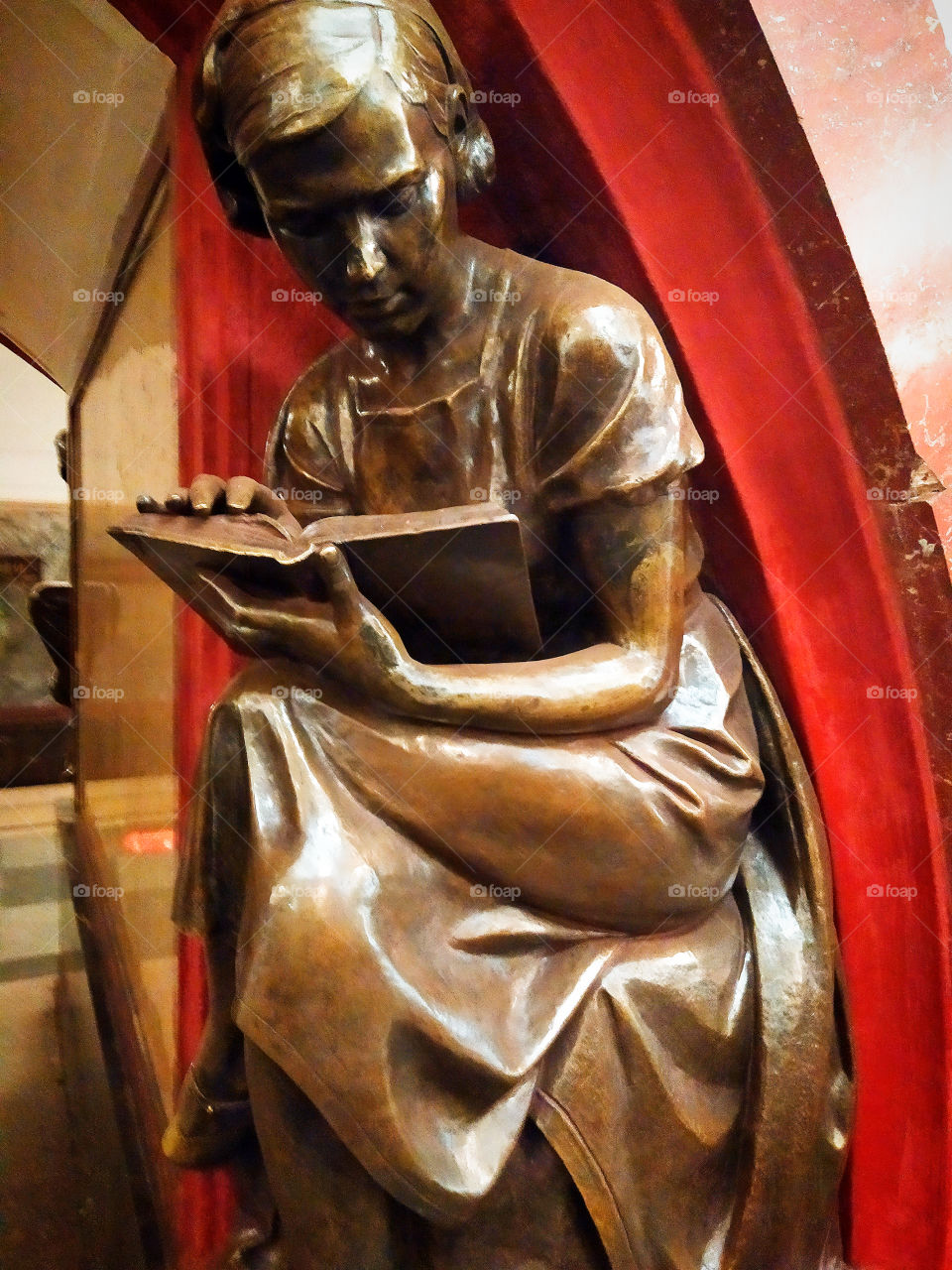 Moscow subway.  "Revolution square".  Girl reading a book