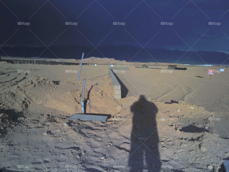 Desert shadow 