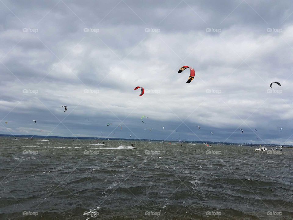 Kitesurfing
