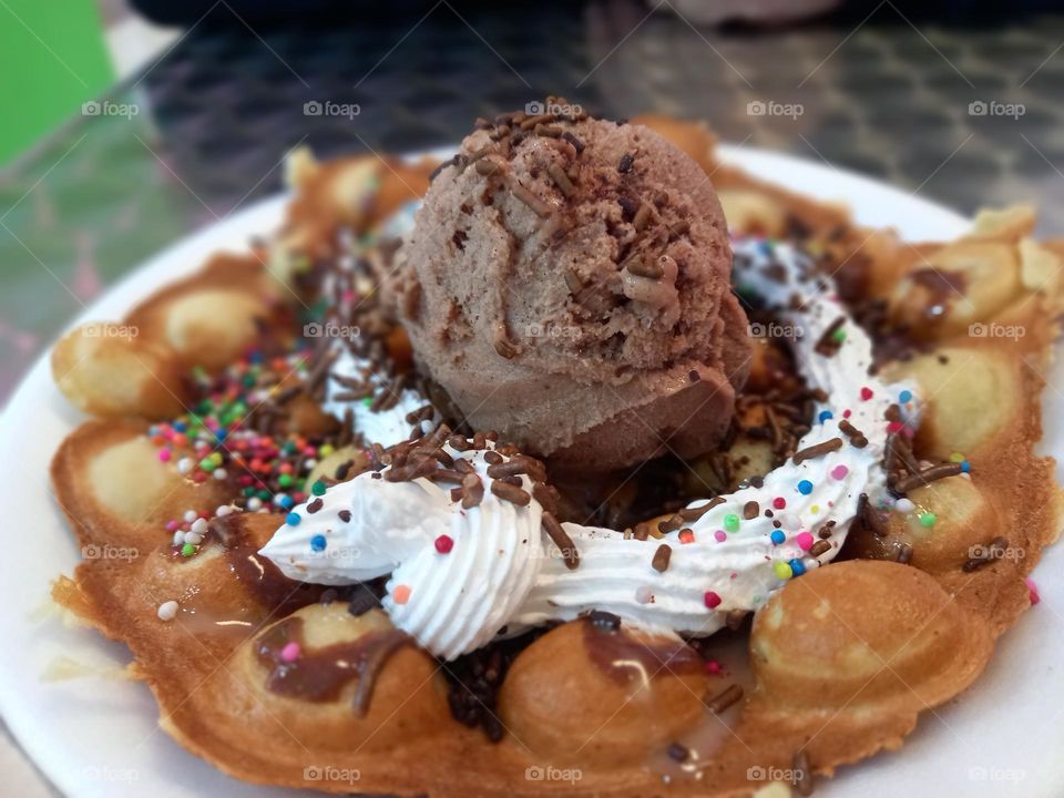 Waffles con Helado 🧇🍨🍫