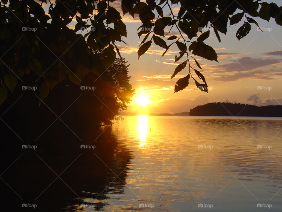 Sunset over the lake 