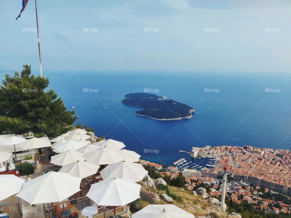 beautiful view with these round umbrellas ❤️