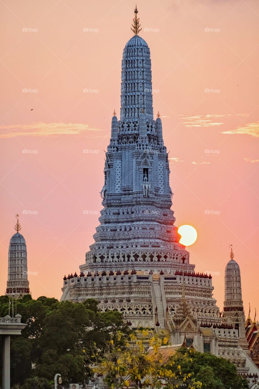 Beautiful Sunnset at the famous Pagoda of Wat Arun in Bangkok Thailand