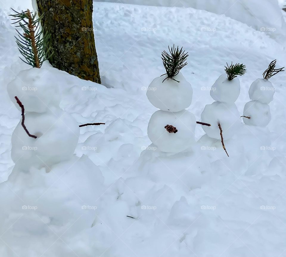 Four little snowmen.