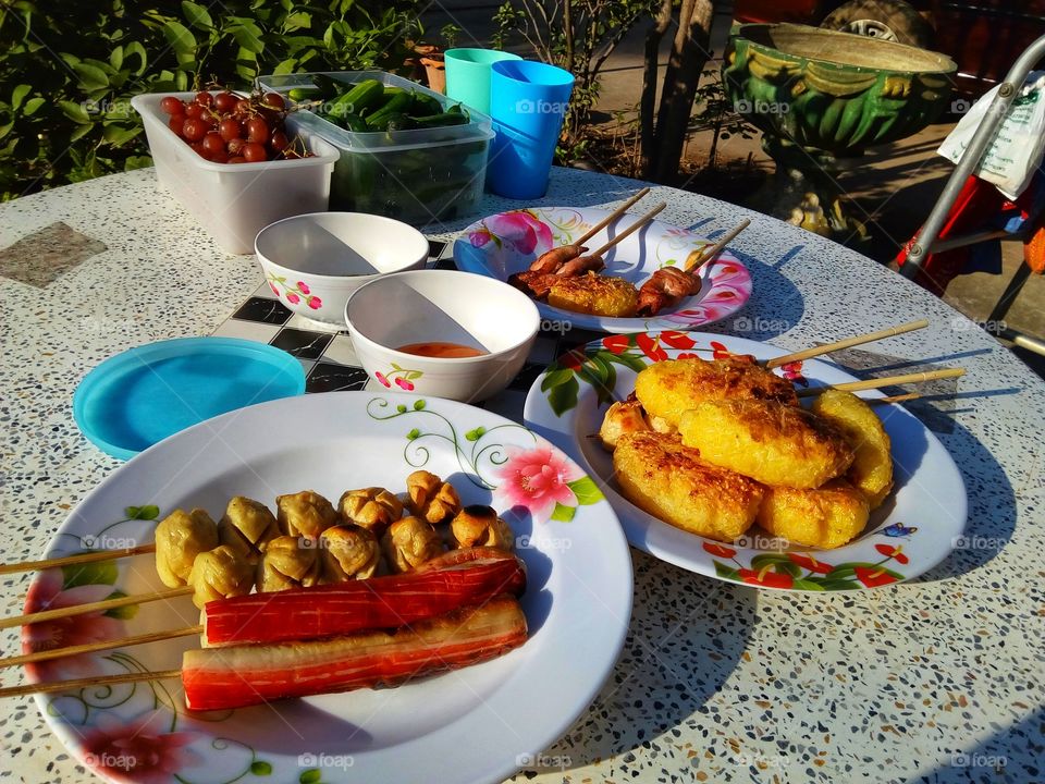 Food and drink, Tableware, Toasting, Grilling