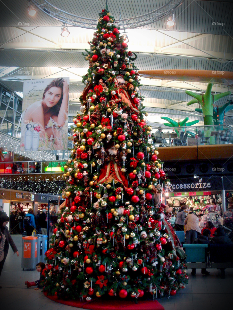red tree christmas airport by Bea