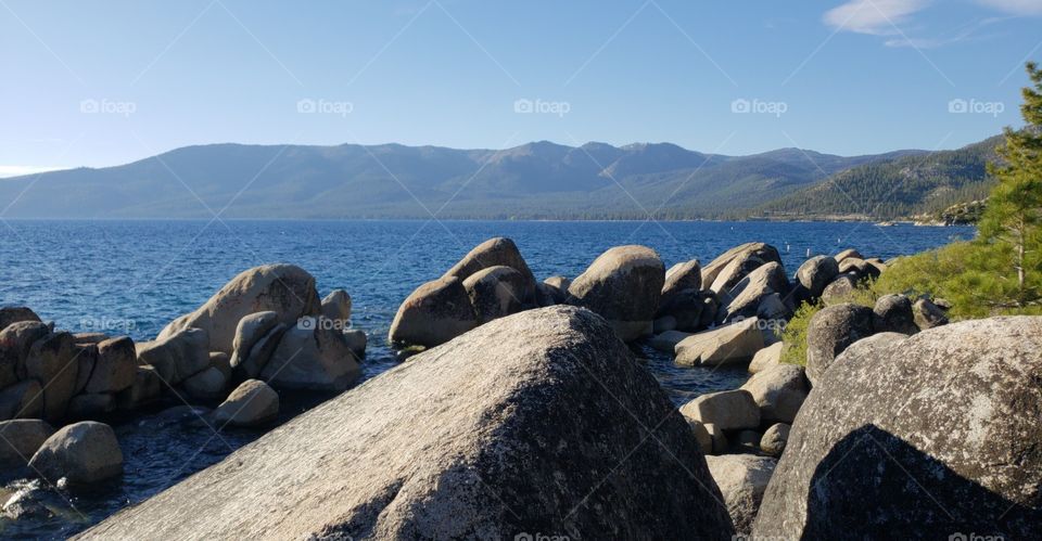 Strong boulders in Lake Tahoe in front of mountains