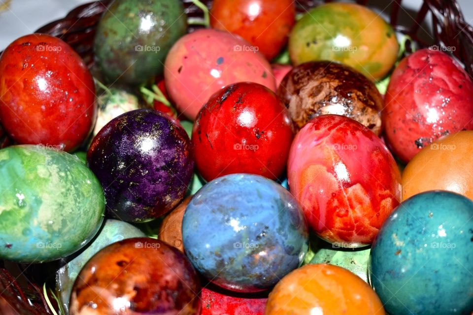 Color eggs 