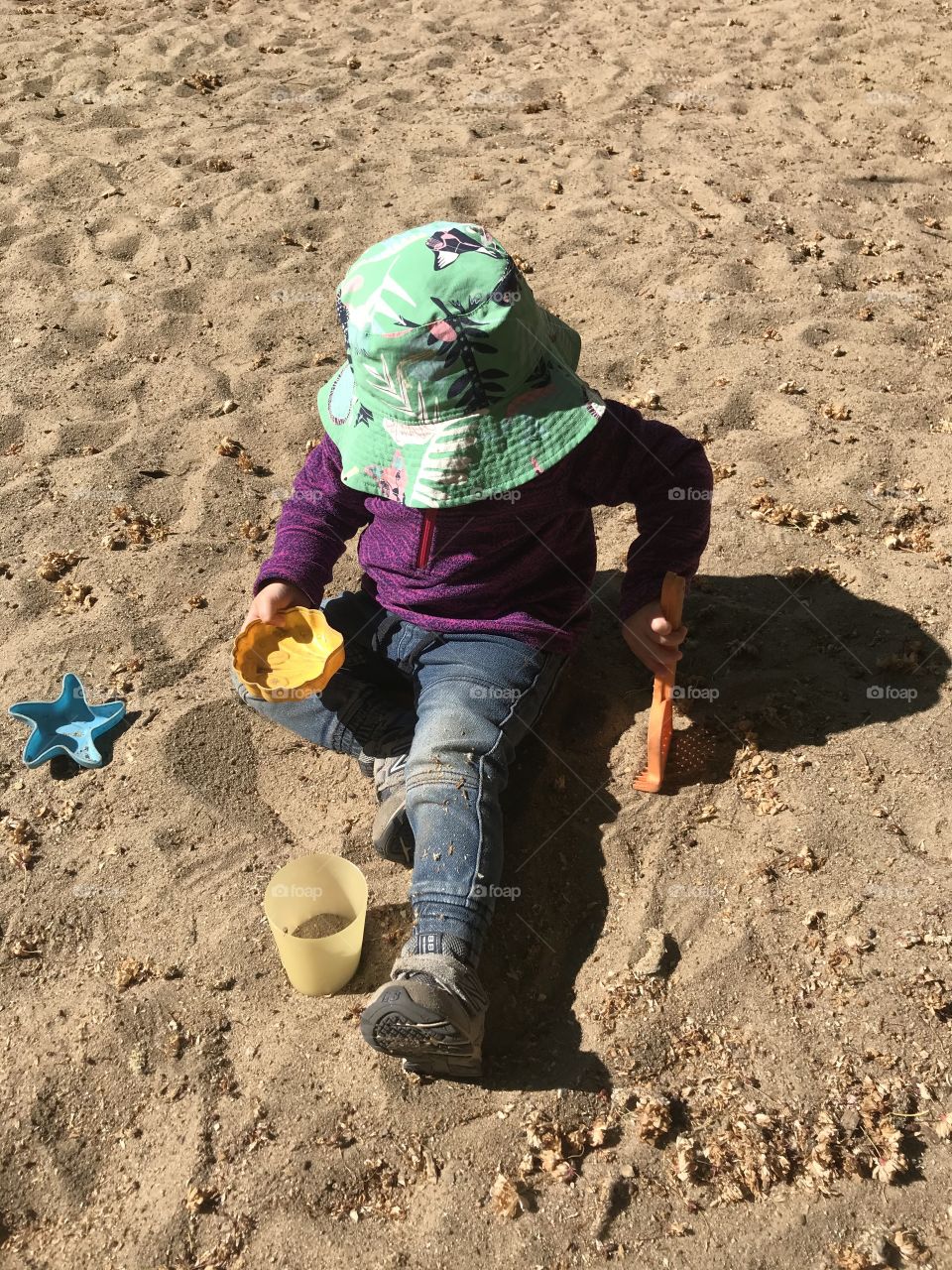 Kid on the sand play sun protection