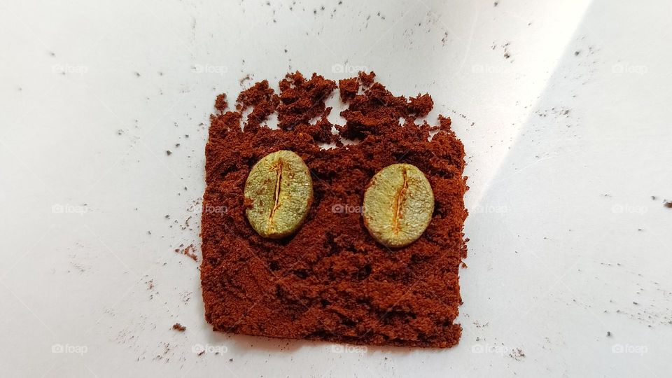 coffee beans and power face, coffee face, beautiful face, cute face emoji, coffee powder and coffee beans, creative use of coffee beans, beautiful coffee beans, coffee face, coffee art, coffee beans art