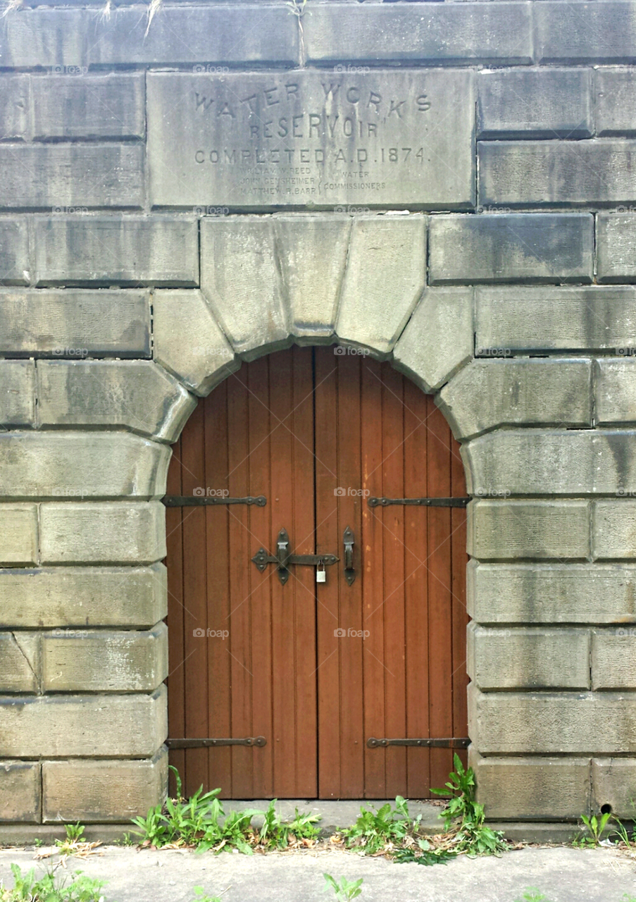 Door at the resivoir 