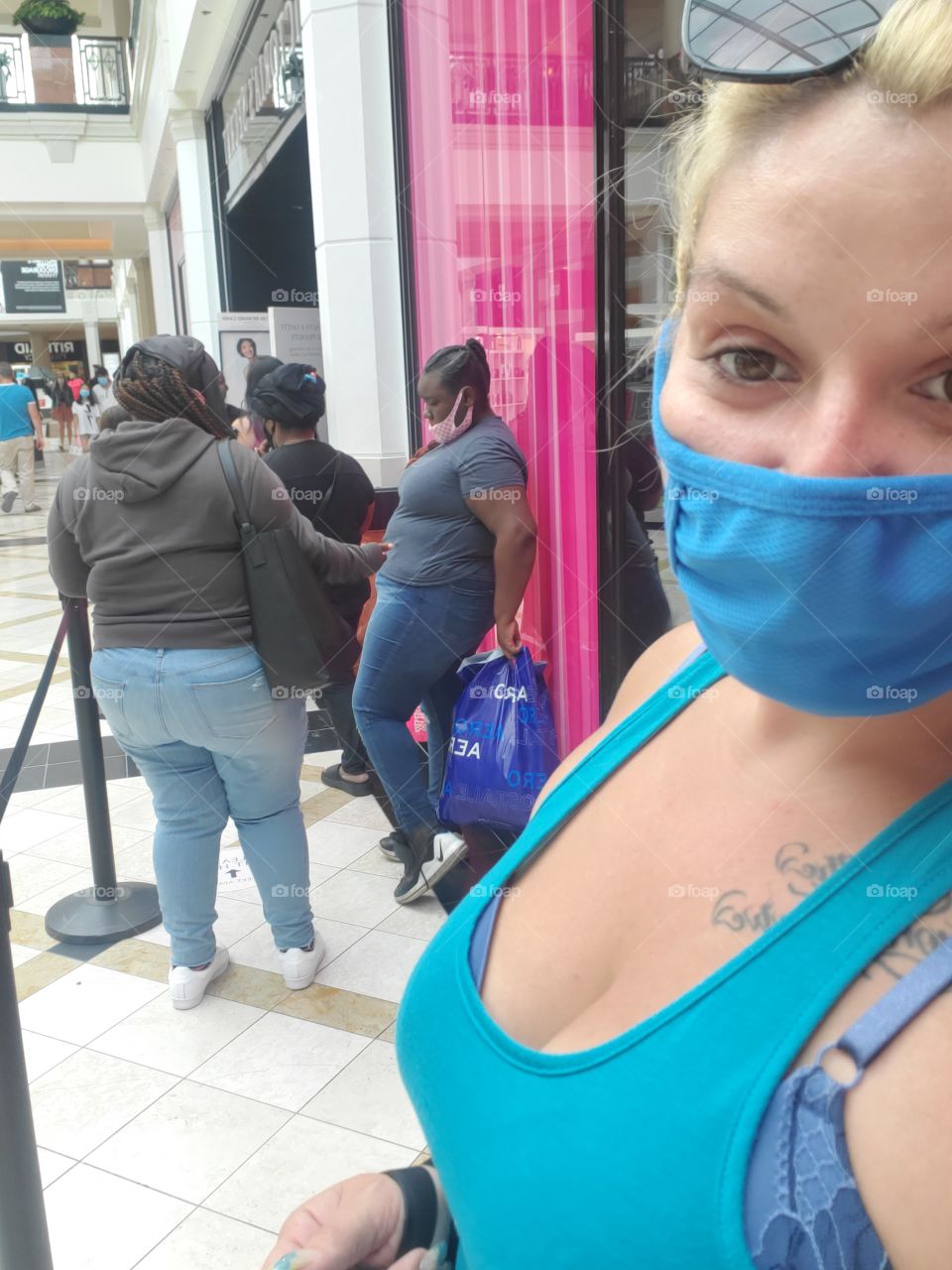 line at Victoria secret during covid