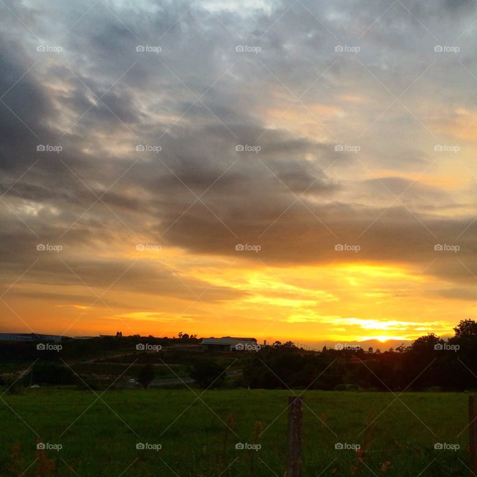 Muito frio, muito vento, mas muita beleza nessa nova semana. 
💨 
#sol #sun #sky #céu #photo #nature #morning #alvorada #natureza #horizonte #fotografia #pictureoftheday #paisagem #inspiração #amanhecer #mobgraphy #mobgrafia #Jundiaí #BomDiaJund