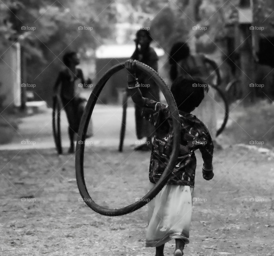 A soulful story of a village girl ready to compete with her friends in tyre race.. One of an ancient game..
