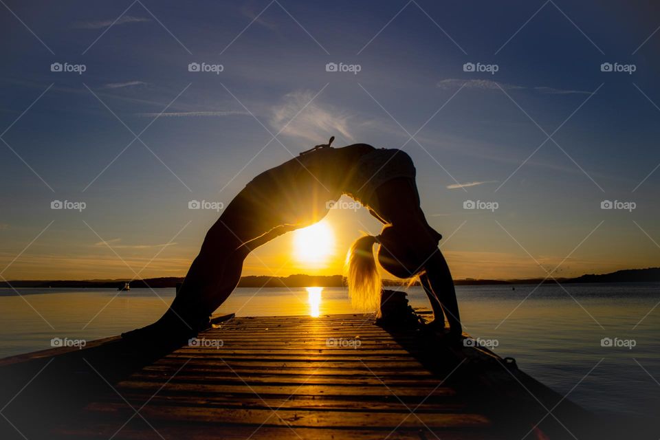 yoga in the sunset . yoga a summerday.  The yoga woman into the sunset.  The mon ❤️🧡💛💚💙