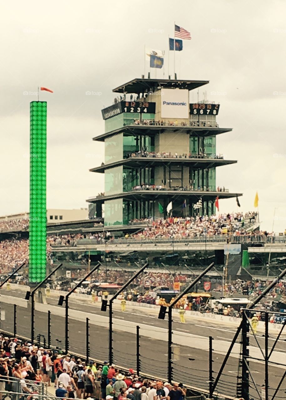 Indianapolis 500 go on Green.
