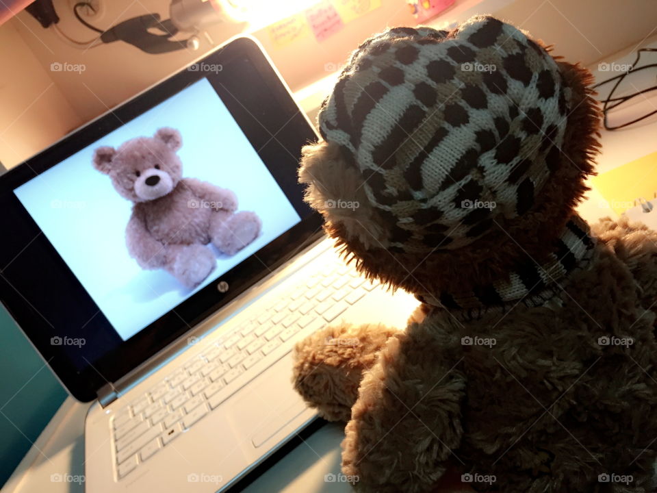 Love online. My teedy bear is in Love!!! Hahaha