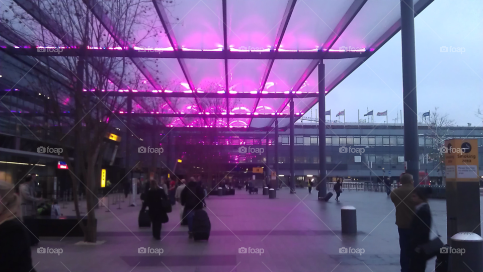 london people purple airport by Andreaknutsen