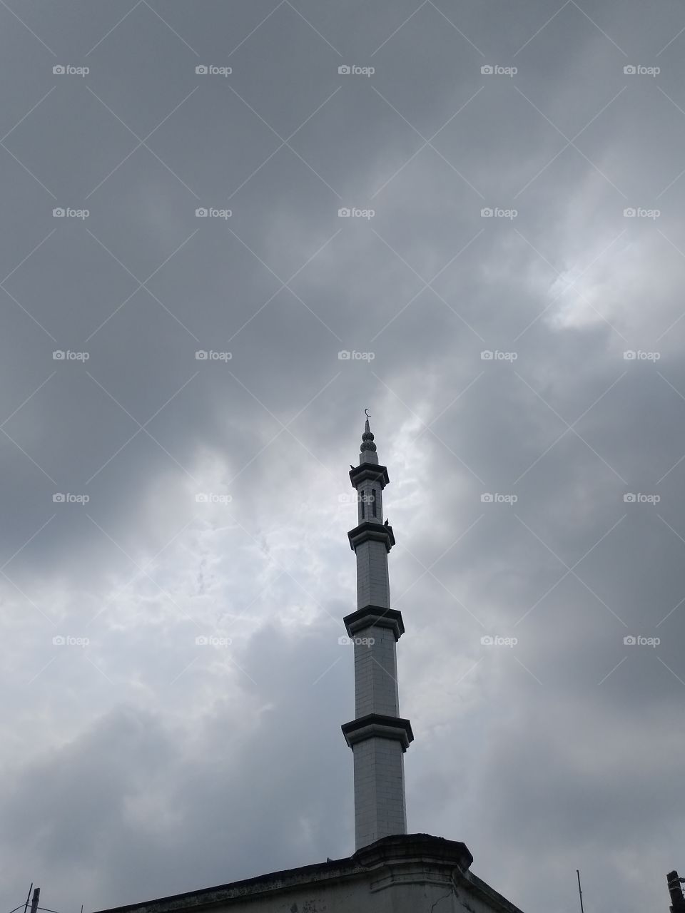 Muslim masjid in India and two birds with sky