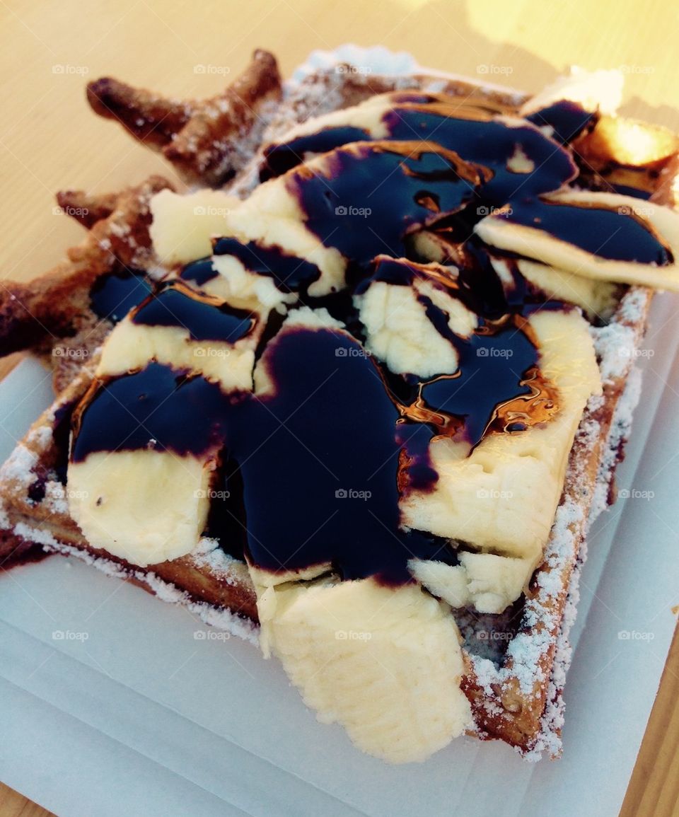 waffle banana with chocolate topping