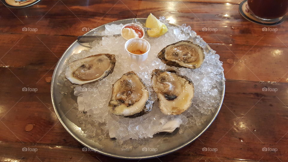 4 raw oysters
