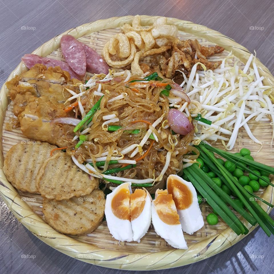 Mi KoRach  thai noodles thai food