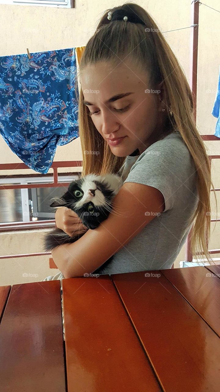 natural girl with a beautiful cat