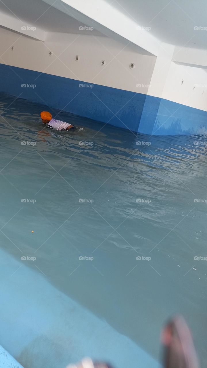 getting myself wet all around with ice blue when there is no any flew