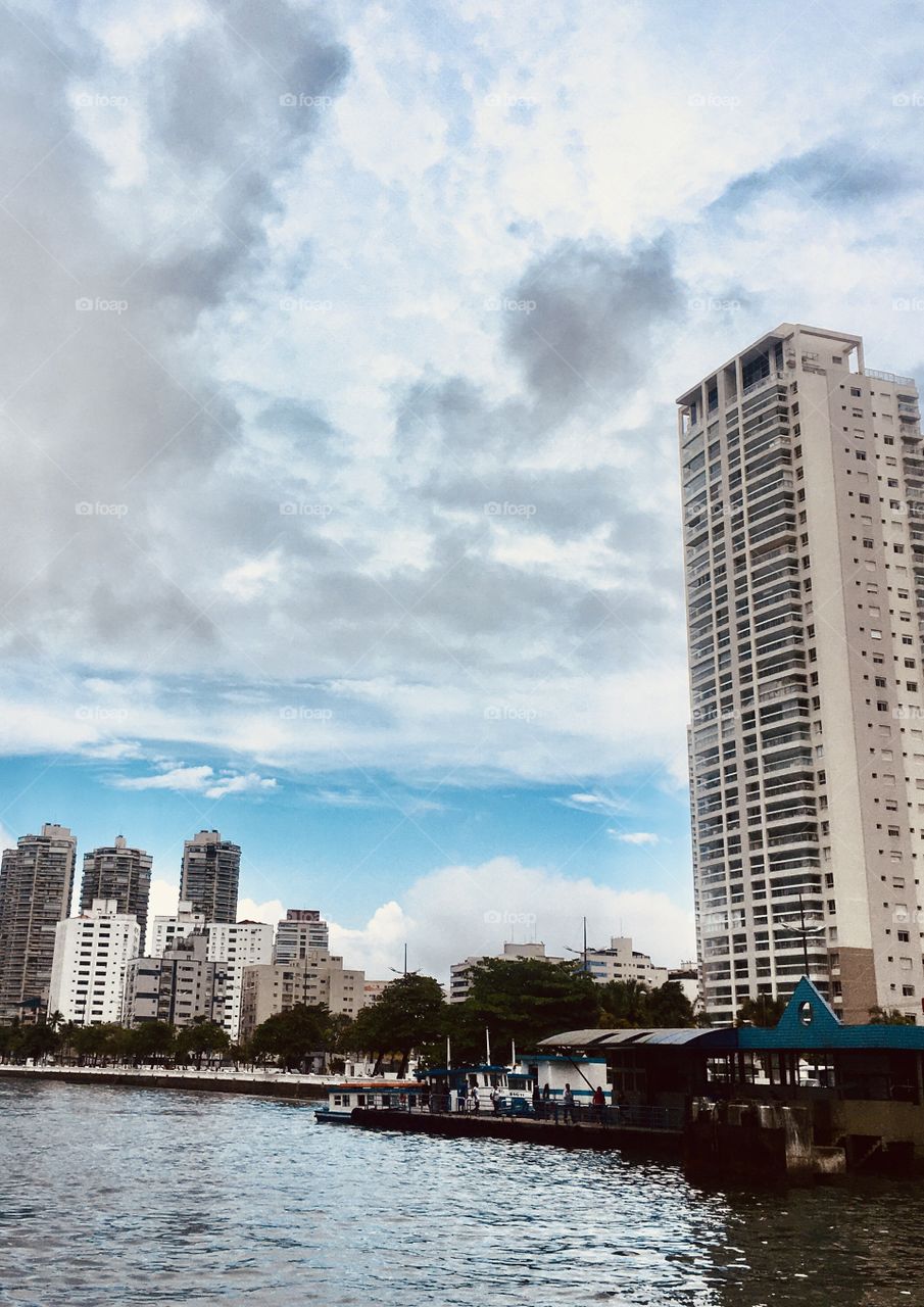 🇺🇸 Living in the city of Guarujá, a wonderful place on the Brazilian coast, combining modern architecture and amazing nature! / 🇧🇷 Vivendo no Guarujá, uma cidade maravilhosa no litoral do Brasil, conciliando arquitetura moderna e natureza incrível!