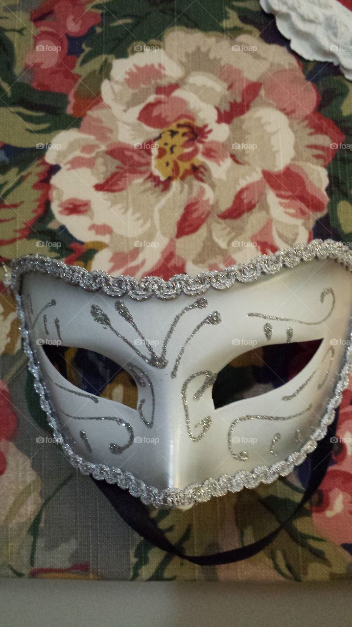 White Mardi  mask