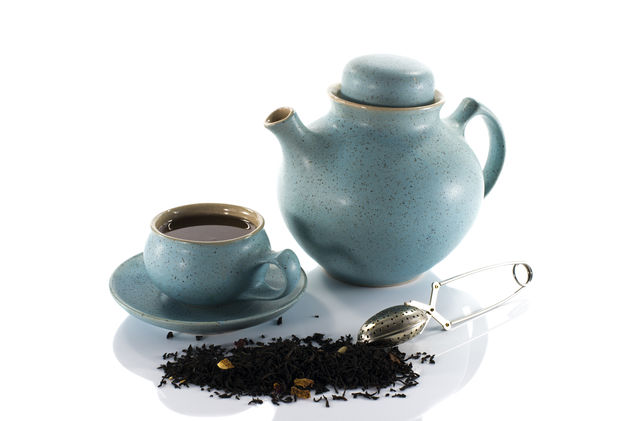 Tea pot and cups
