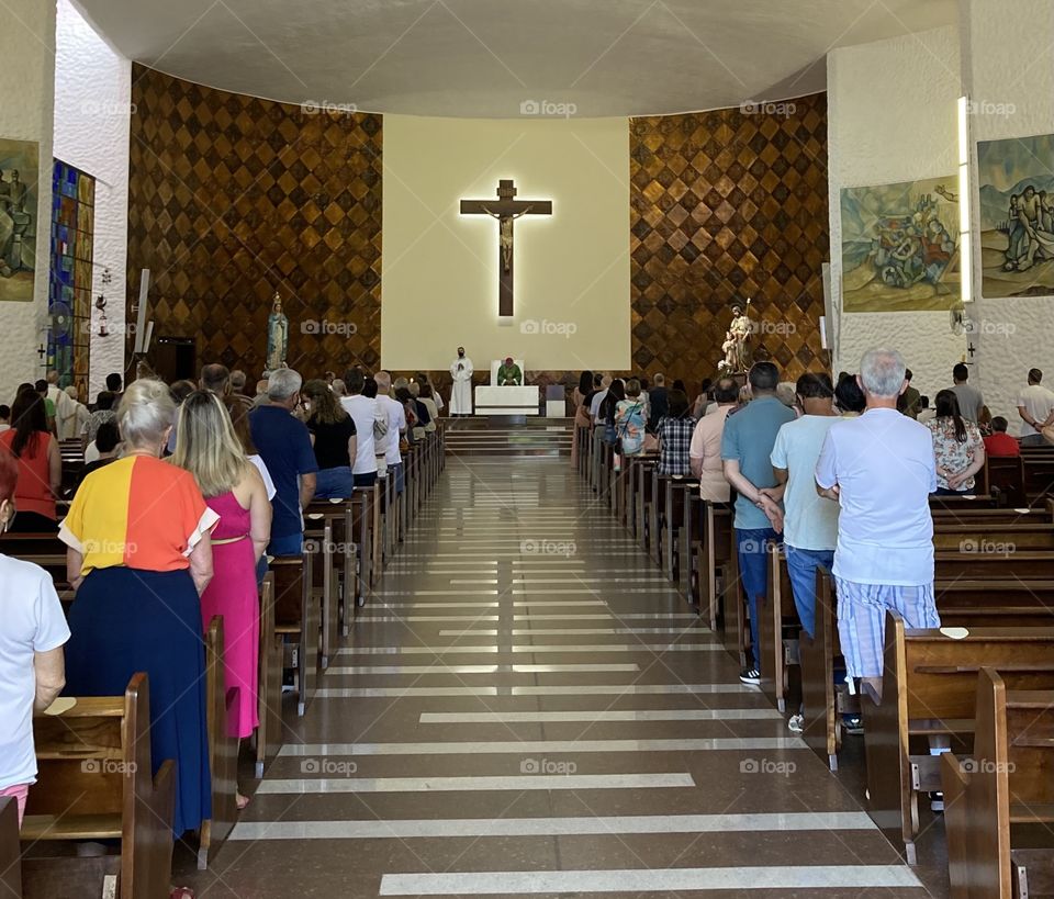 Para quem teve a oportunidade de participar da Santa Missa nesse domingo, ouviu do Evangelho de São Marcos:
“- Jesus sentou-se, chamou os doze e lhes disse: ‘Se alguém quiser ser o primeiro, que seja o último de todos e aquele que serve a todos’!”