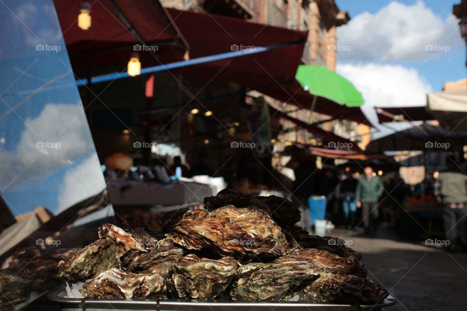 Le ostriche non potevano mancare al. Mercato del Capo