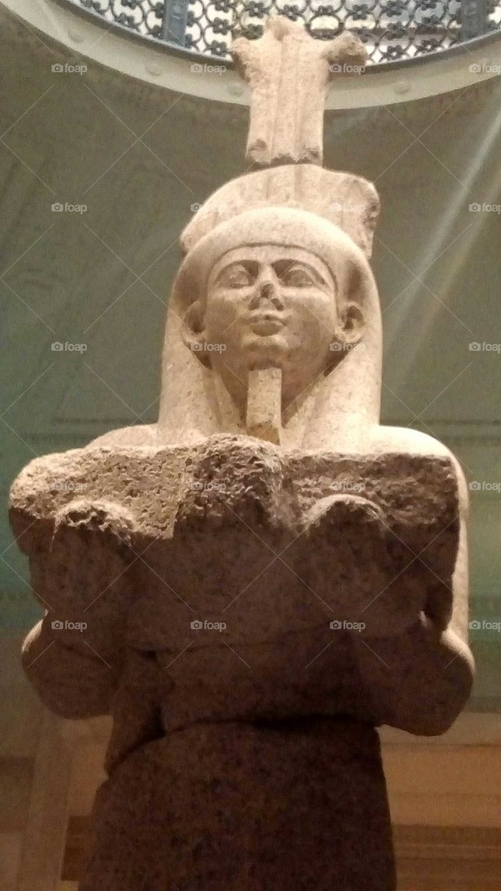 An image of an Egyptian sculpture.