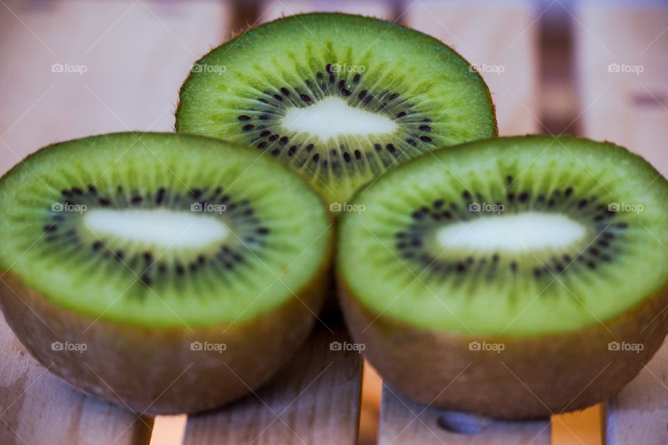 Seeing the kiwifruit in circles