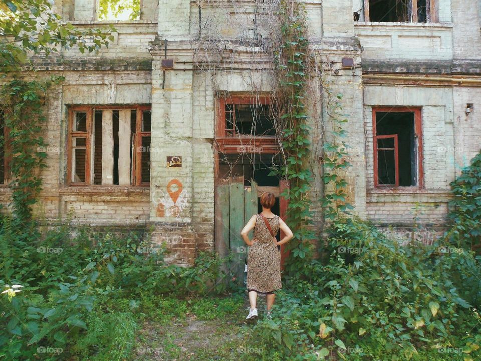 girl in the old courtyard of the city of Kiev